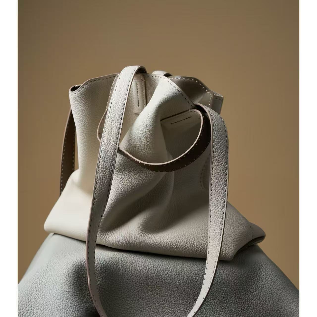 G008 Perle 80 Togo Leather