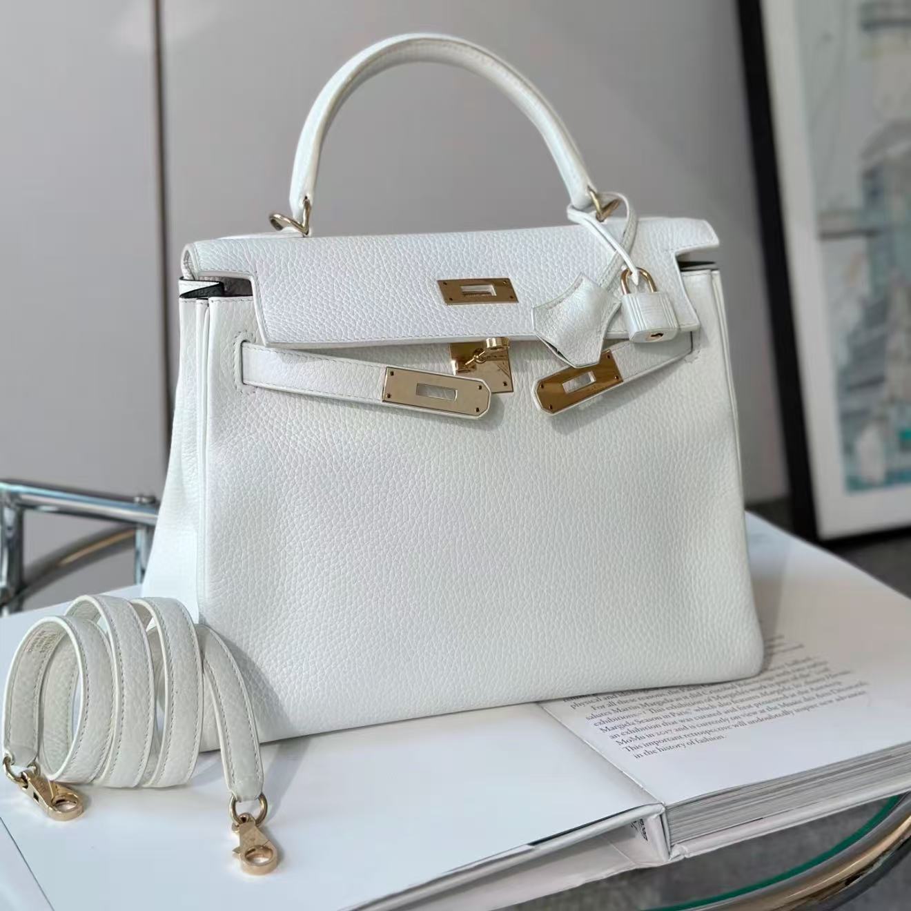 G012 Blanc 01 Togo Leather