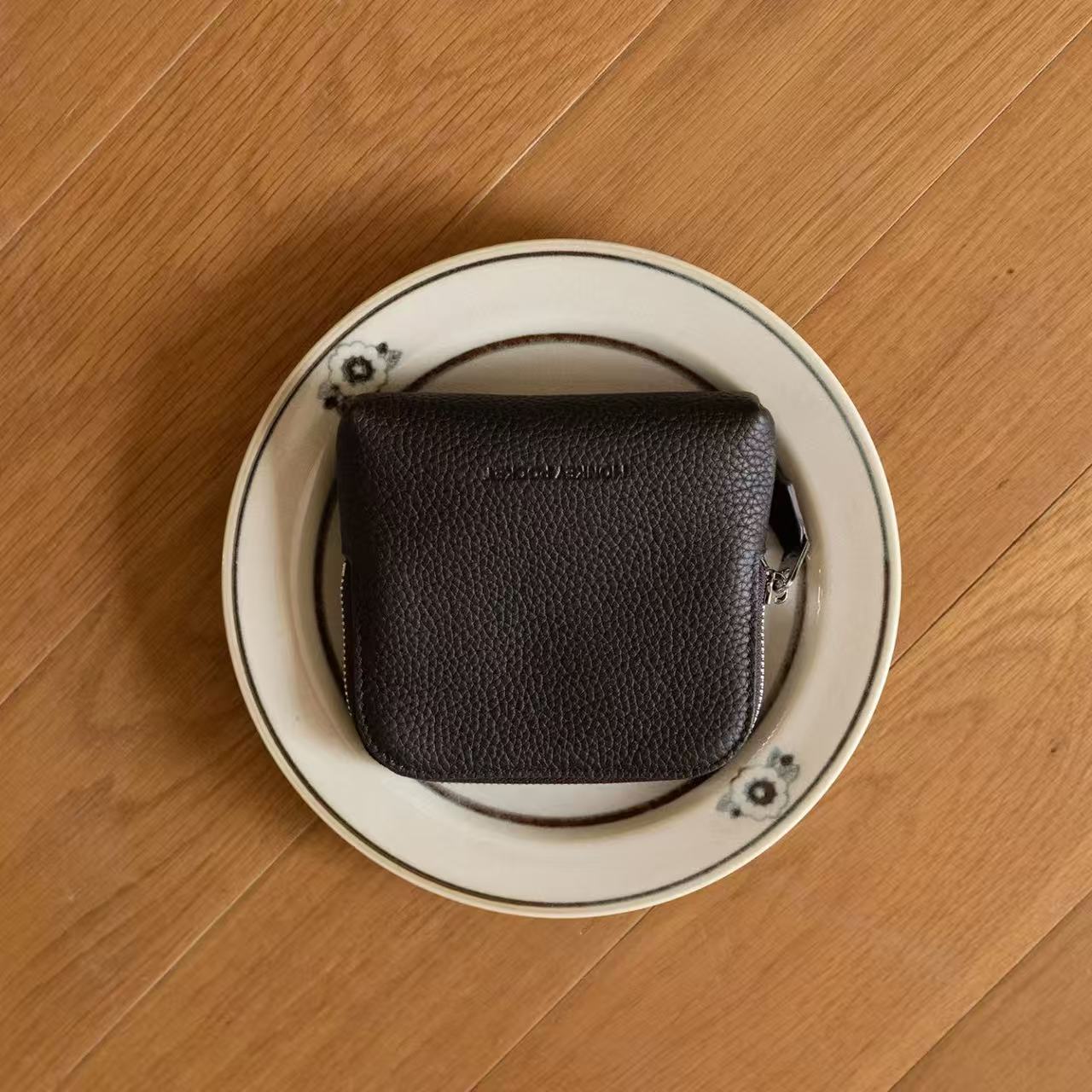 G013 Ebene 46 Togo Leather