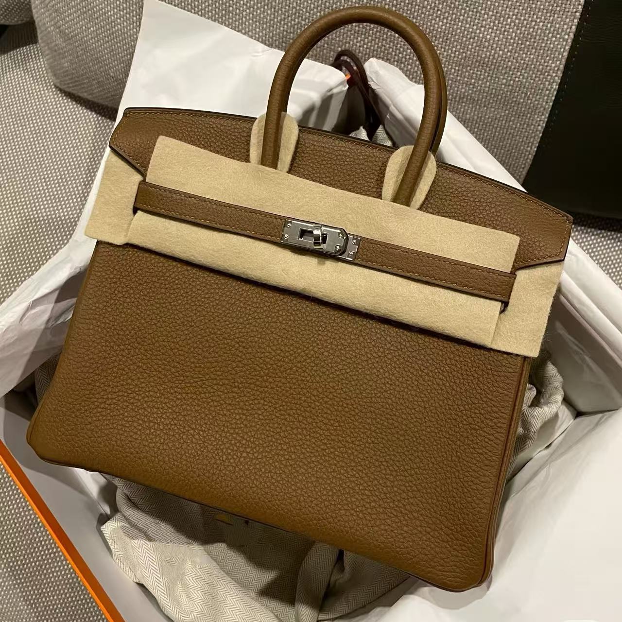 P028  Alezan 3G EP Leather