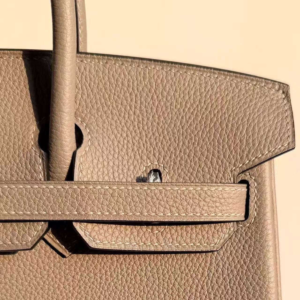 G006 Gris Tourterelle 81 Togo Leather