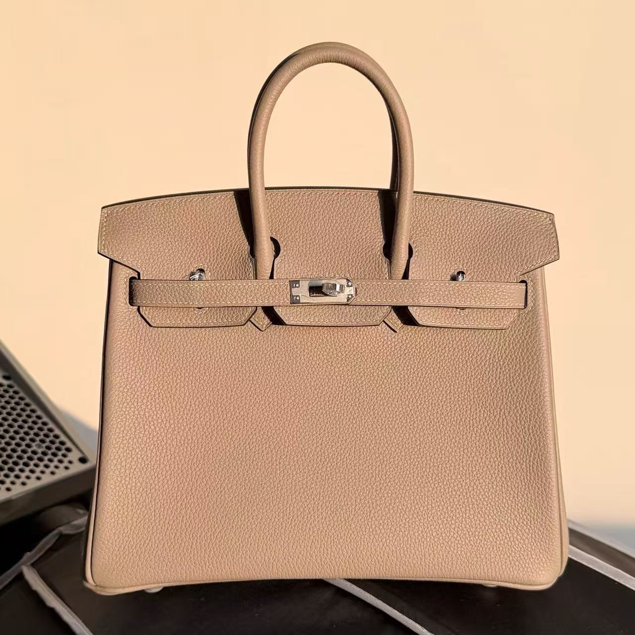 G006 Gris Tourterelle 81 Togo Leather