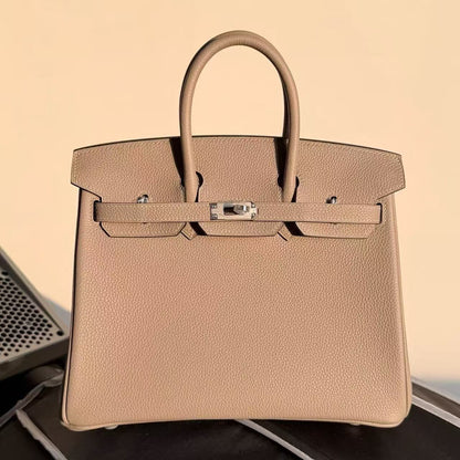 G006 Gris Tourterelle 81 Togo Leather