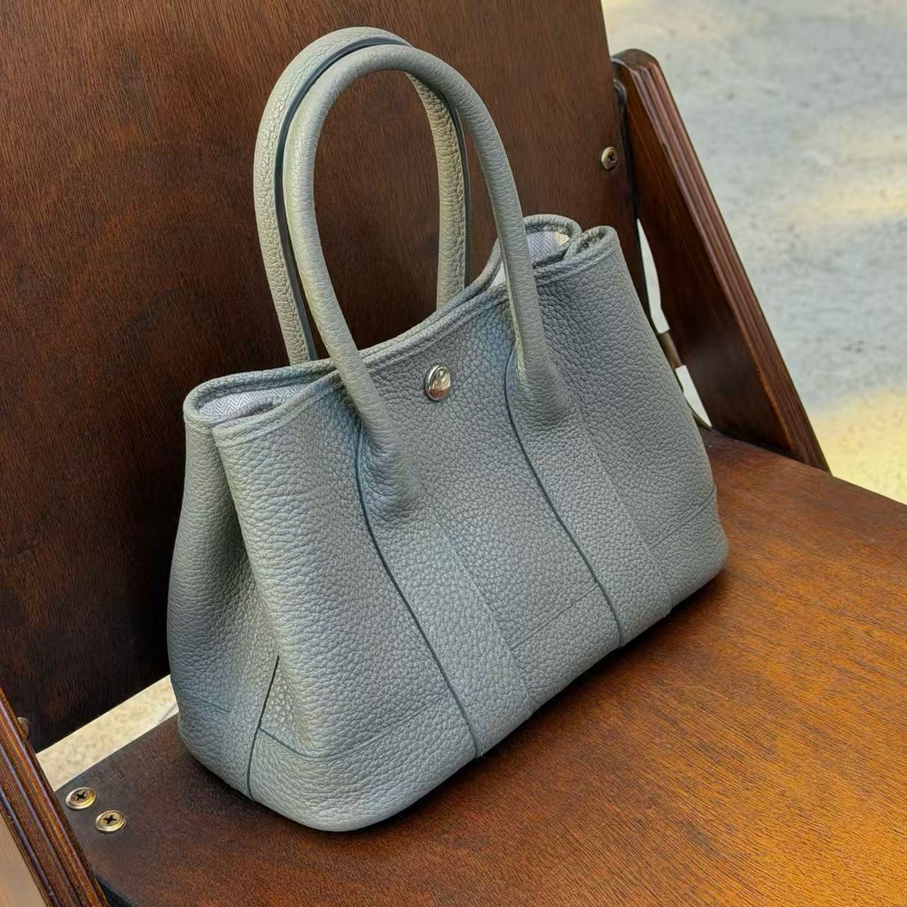 G037 Bleu Glacier 8U Togo Leather