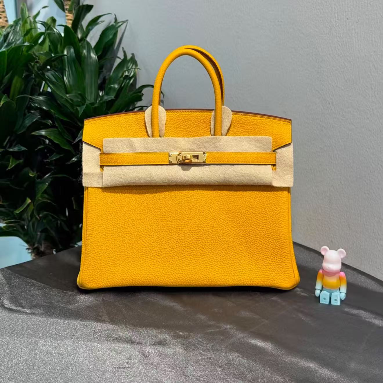 G060 Amber Yellow 9V Togo Leather