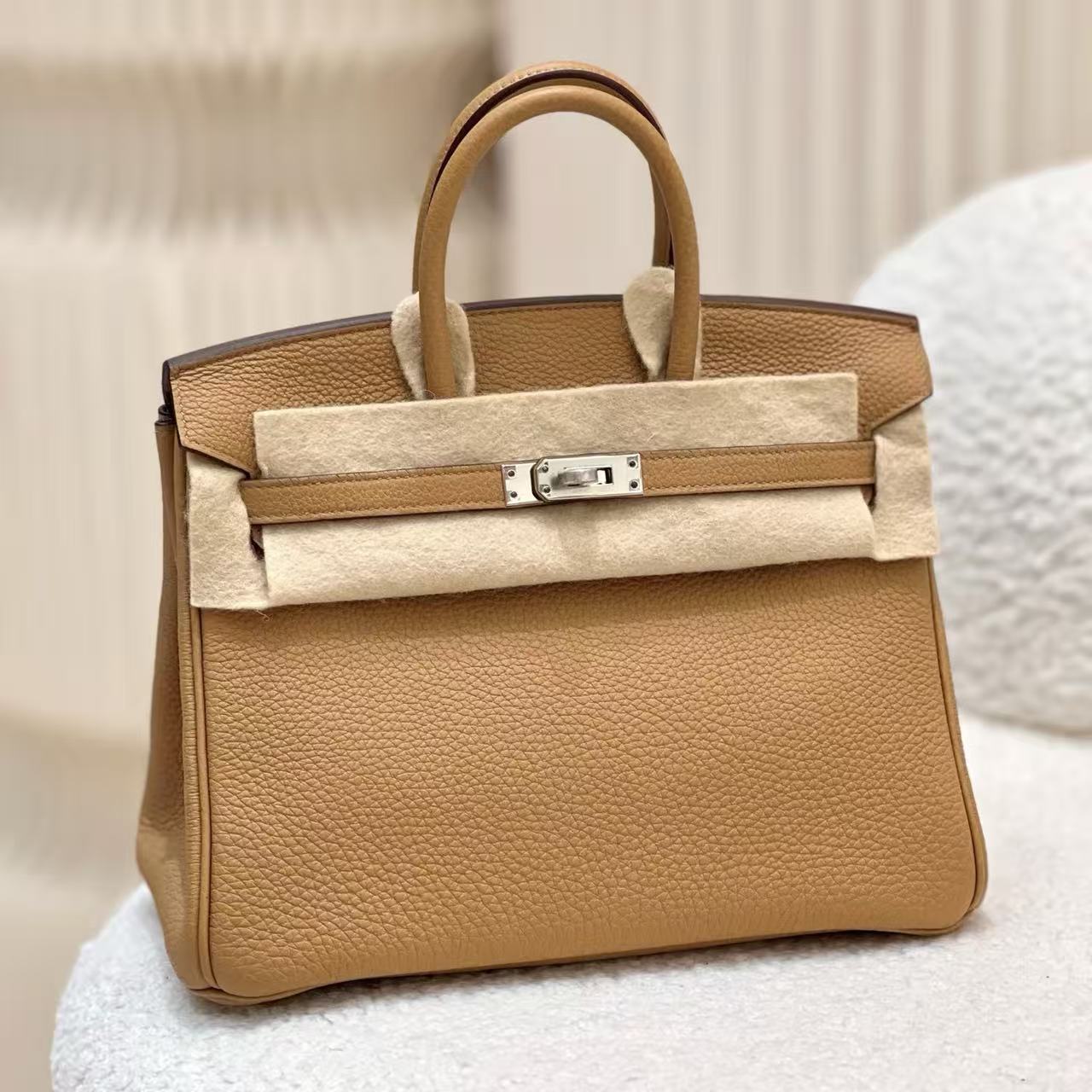 G056 Biscuit 4B Togo Leather