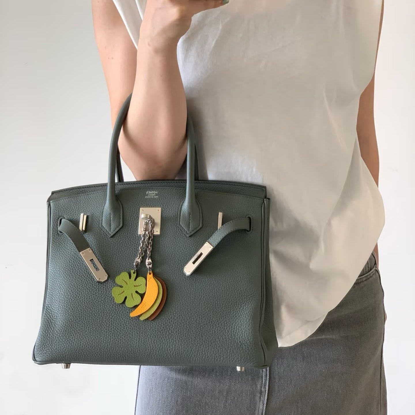 G044 Vert Amande 63 Togo Leather