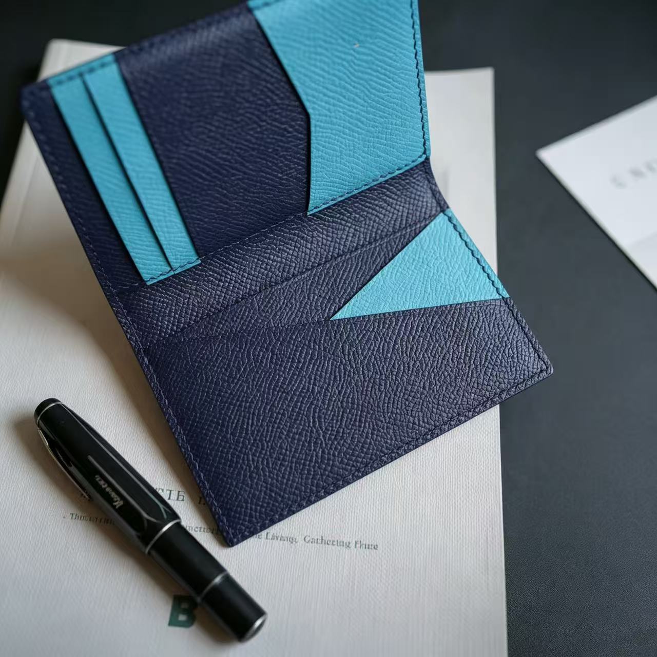 P047  Bleu Abysse 7K EP Leather