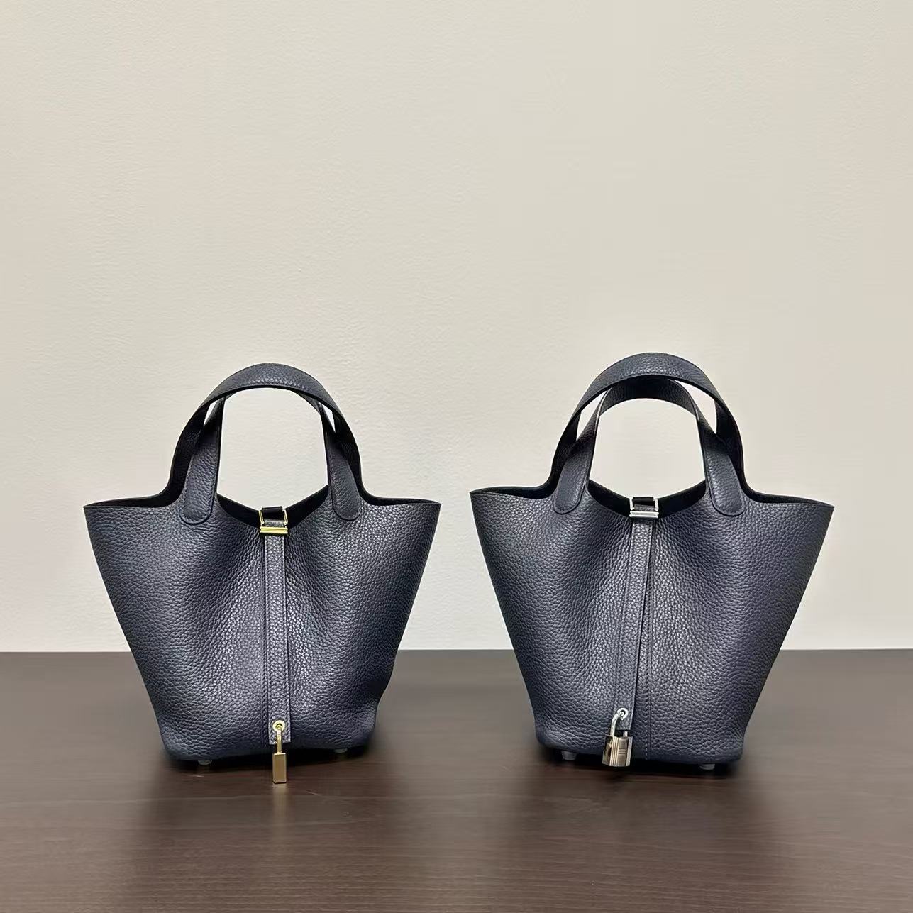 G025 Bleu Nuit 2Z Togo Leather