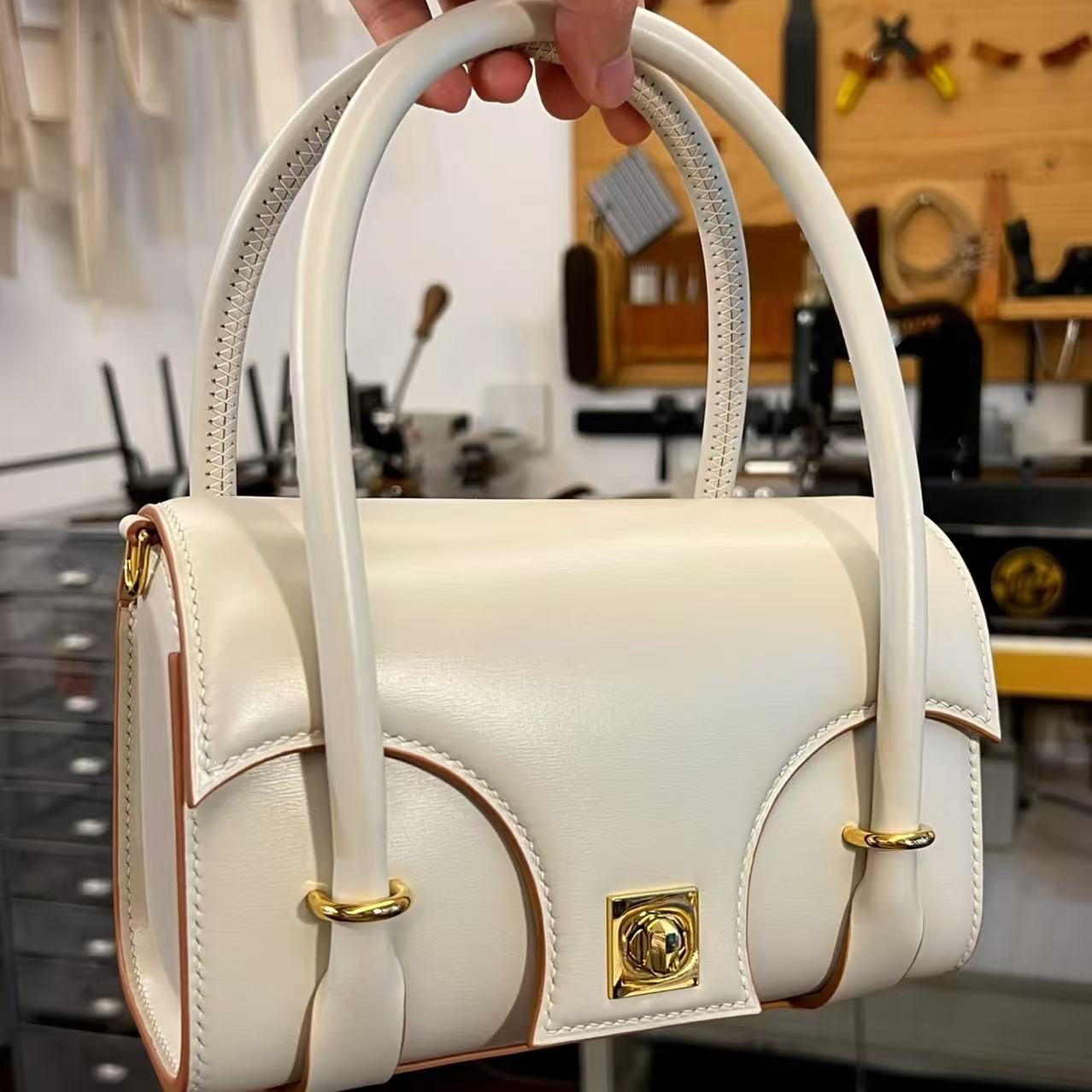 B003 Craie 10 Boite(Box Calf) Leather