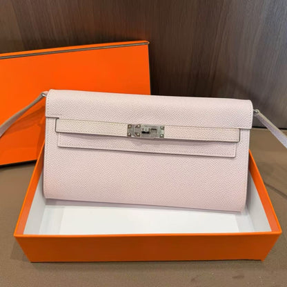 G024 Mauve Pale 09 Togo Leather