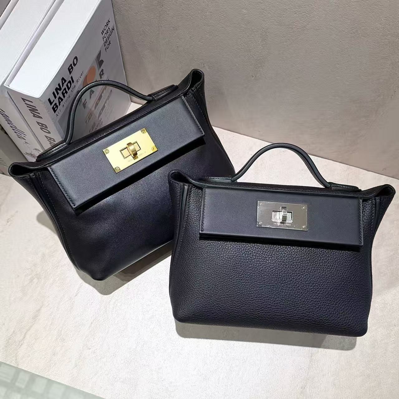 G001 Noir 89 Togo Leather