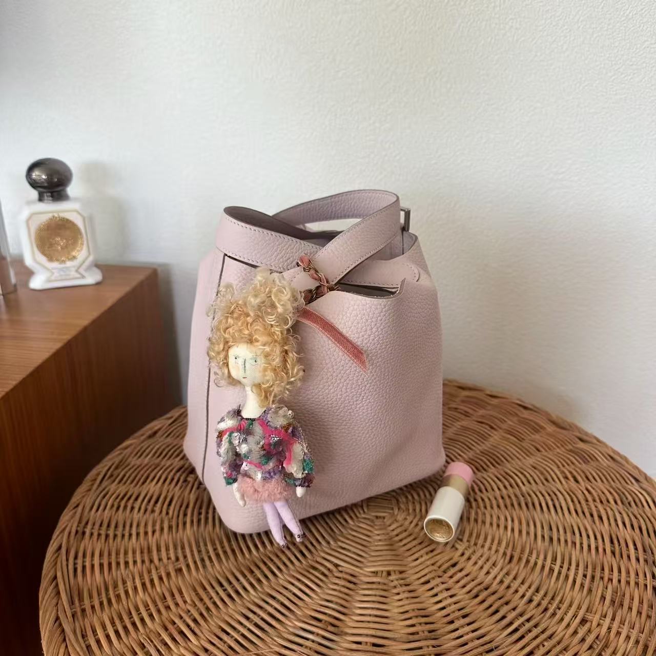 G024 Mauve Pale 09 Togo Leather